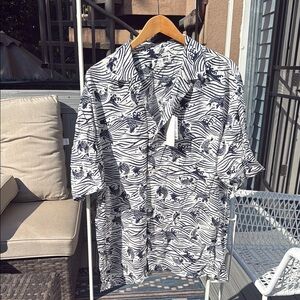 Uniqlo White and Navy Koi Wave Shirt